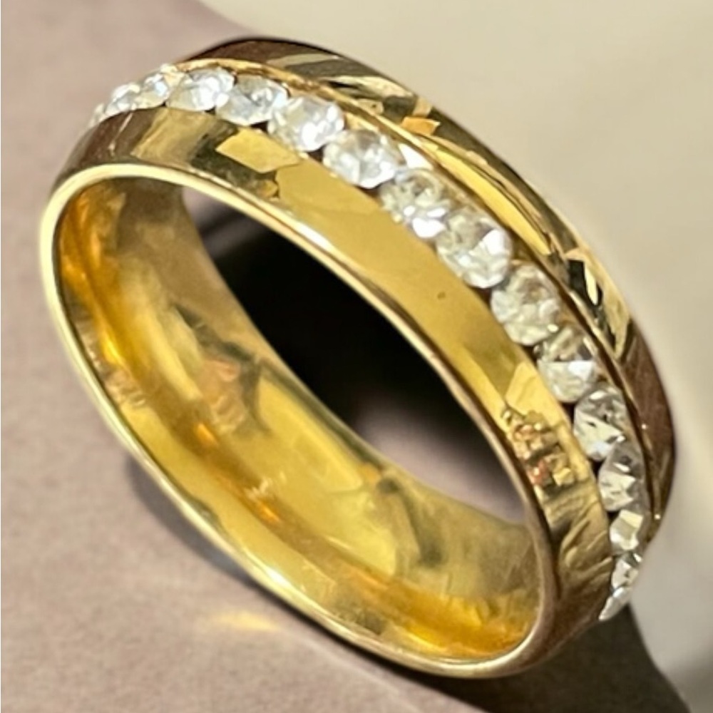 Beautiful comfort-fit gold-tone sparkling eternity promise wedding ring size 7